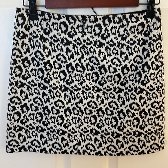 Tibi black and white leopard mini skirt. Size 2 - Picture 2 of 3